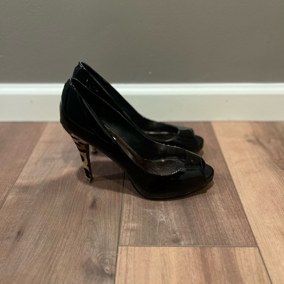 Steve Madden Black Patent Leather Peep Toe Heels with Animal Print Heel - Picture 2 of 16